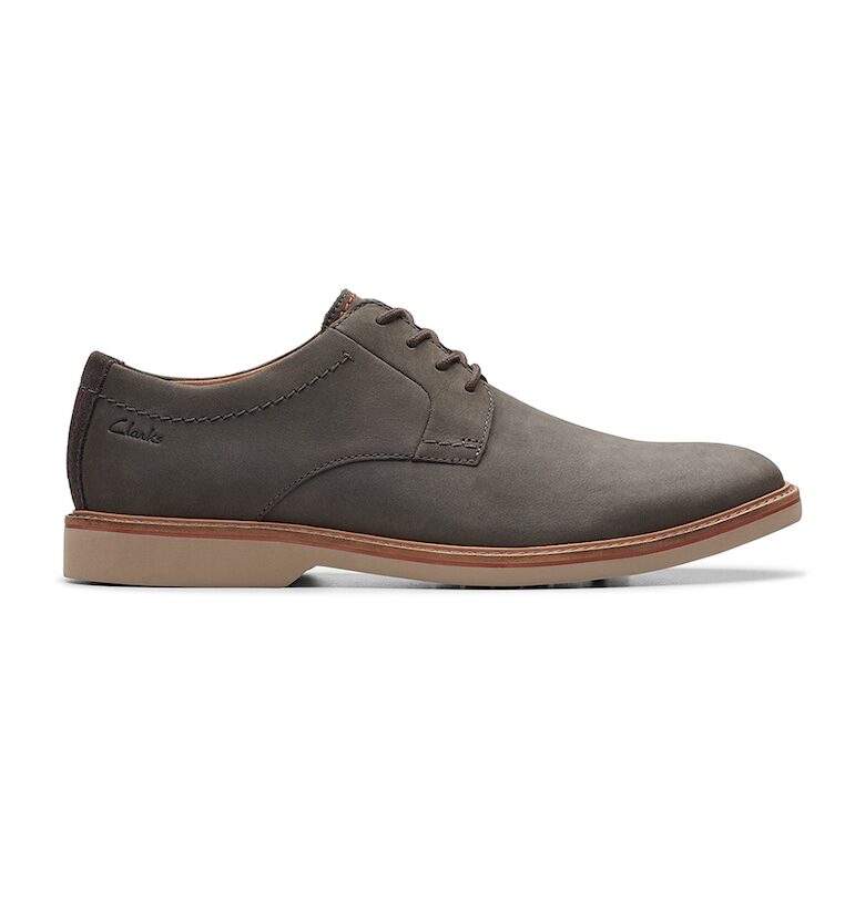 Кожени обувки Atticus тип Derby с овален връх Clarks