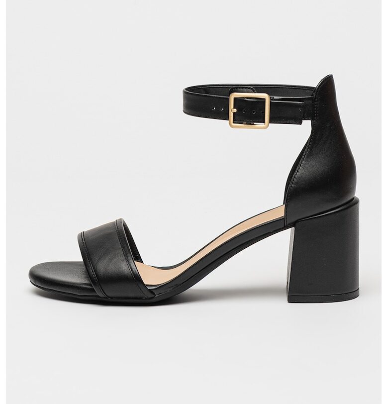 Кожени сандали Ezoria Mae с масивен ток Clarks