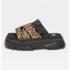 Кожени чехли с десен Dr Martens