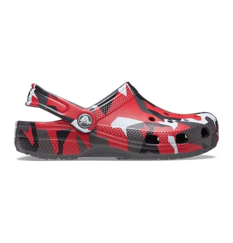Крокс с каишка на петата и принт Crocs