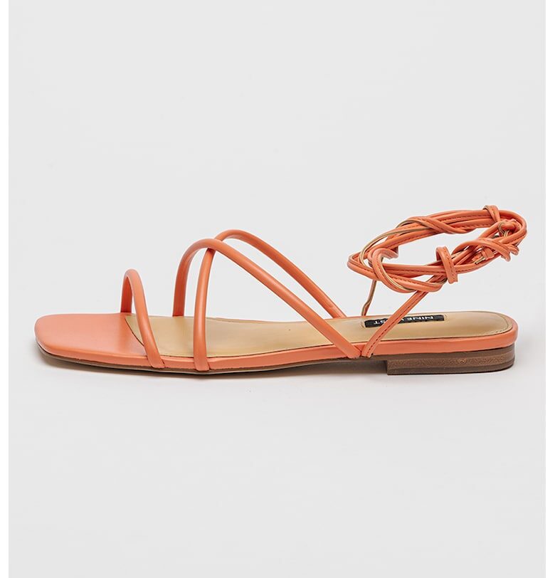 Равни сандали Mikila от еко кожа с квадратен връх NINE WEST
