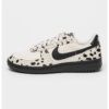Спортни обувки от еко кожа с животински принт Nike