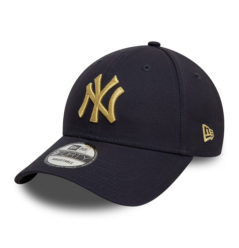 Шапка с лого New Era