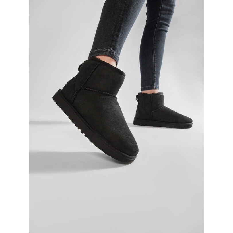 Апрески Ugg W Classic Mini II 1016222 Черен цвят на ниска цена