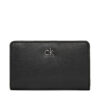Голям дамски портфейл Calvin Klein Ck Re-Lock Medium Bifold LV04F1033G Черен цвят на ниска цена