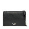 Дамска чанта Calvin Klein Ck Medium Conv Chain Bag K60K612810 Черен цвят на ниска цена