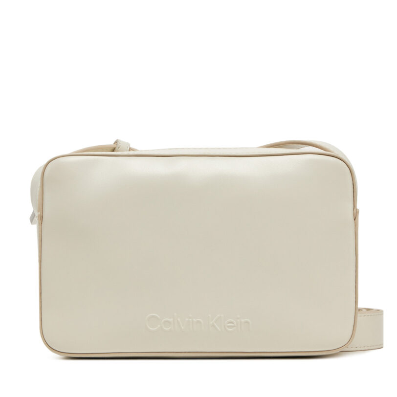 Дамска чанта Calvin Klein Embossed Logo Camera Bag K60K612555 Бежов цвят на ниска цена