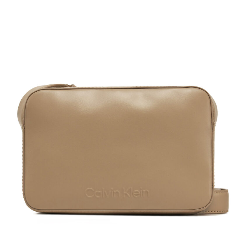 Дамска чанта Calvin Klein Embossed Logo Camera Bag K60K612555 Кафяв цвят на ниска цена