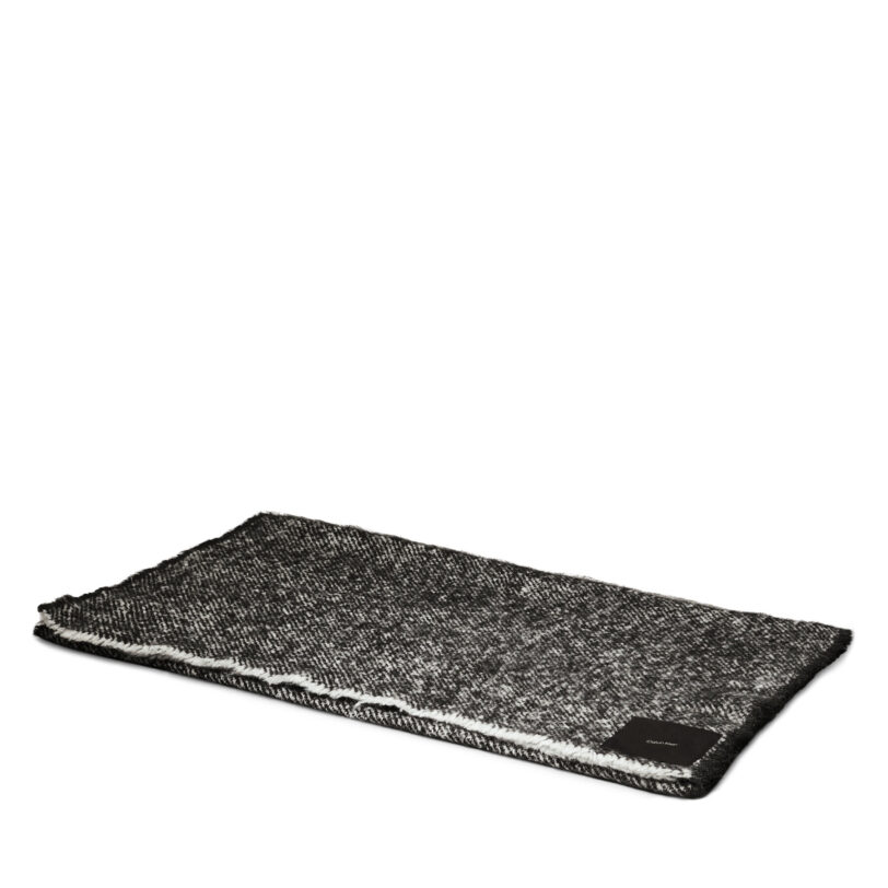 Зимен шал Calvin Klein K60K612613 Черен цвят на ниска цена