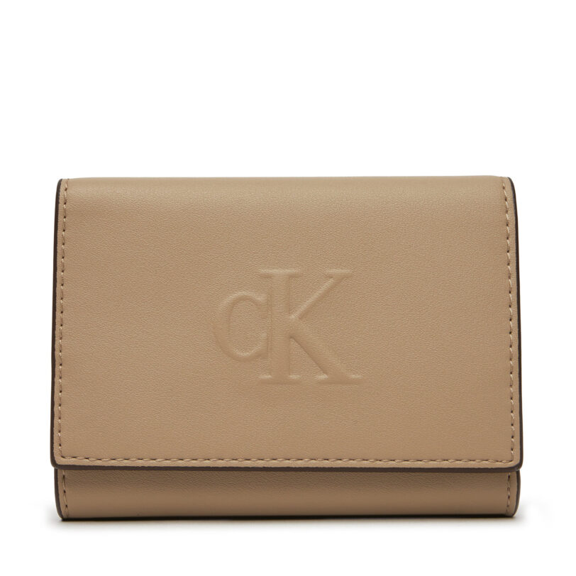 Малък дамски портфейл Calvin Klein Jeans Sculpted Medium Trifold LV04K1078G Бежов цвят на ниска цена