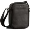Мъжка чантичка Tommy Hilfiger Th City Mini Reporter AM0AM01941 Черен цвят на ниска цена