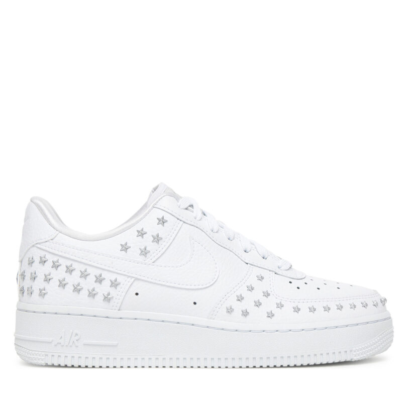 Сникърси Nike Nike Air Force 1 '07 XX Studded Бял цвят на ниска цена