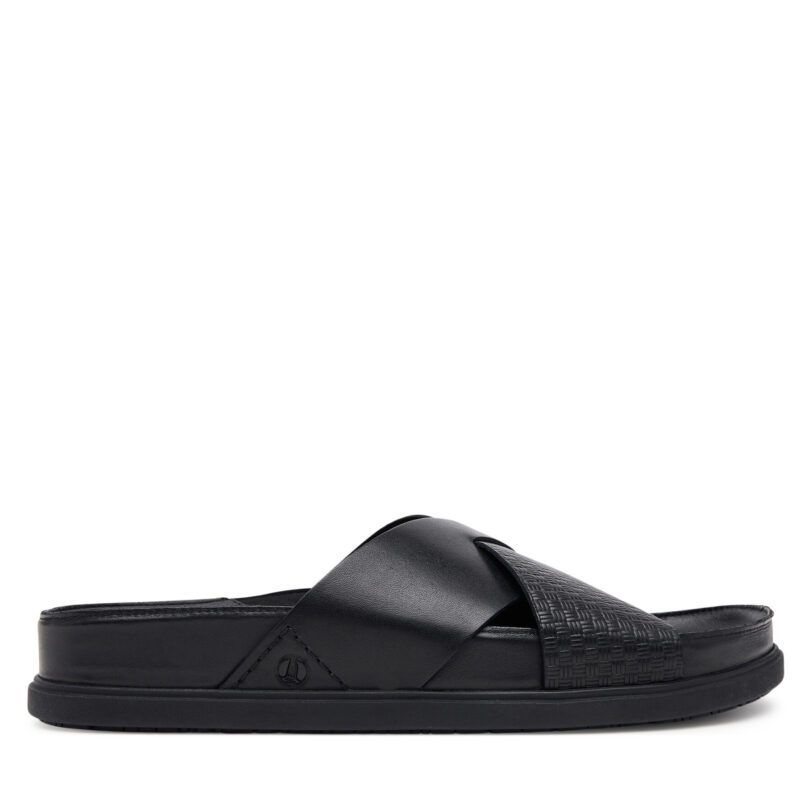 Чехли Clarks Torford Cross 26181382 Черен цвят на ниска цена