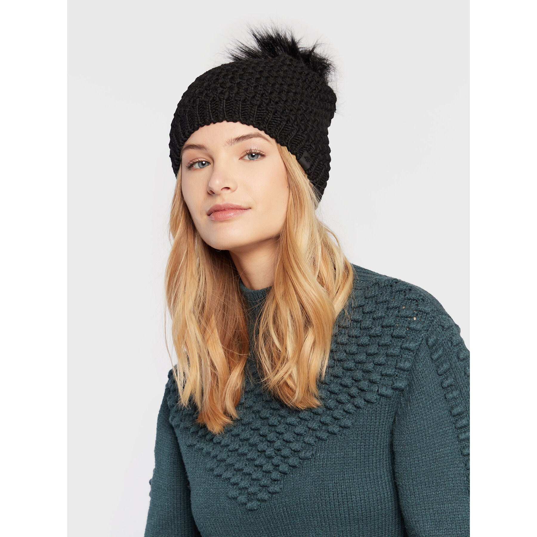 Шапка 4F H4Z22-CAD014 Черен цвят на ниска цена