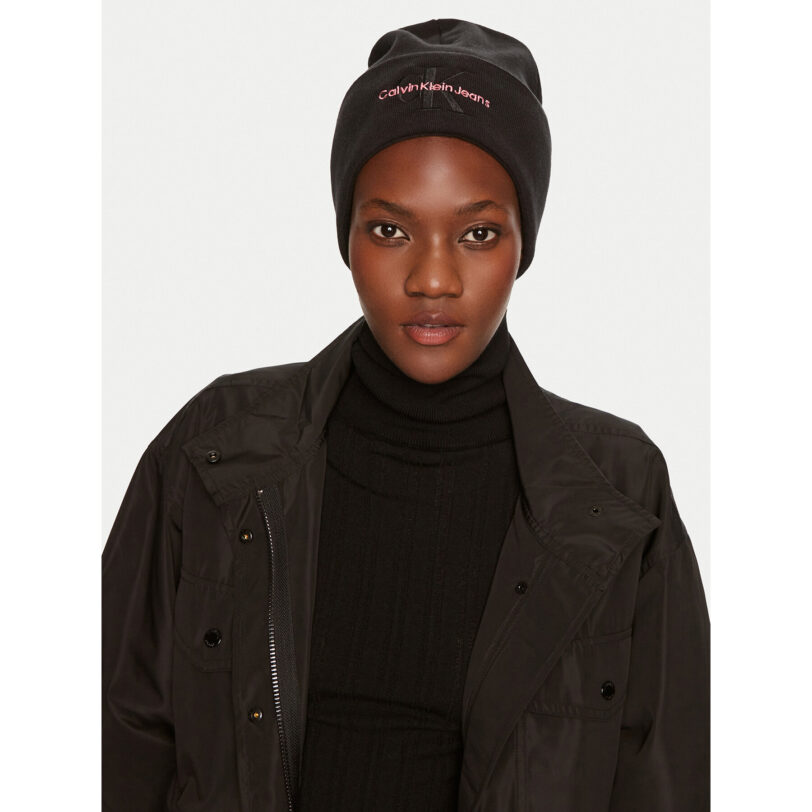 Шапка Calvin Klein Mono Logo Embro K60K612668 Черен цвят на ниска цена