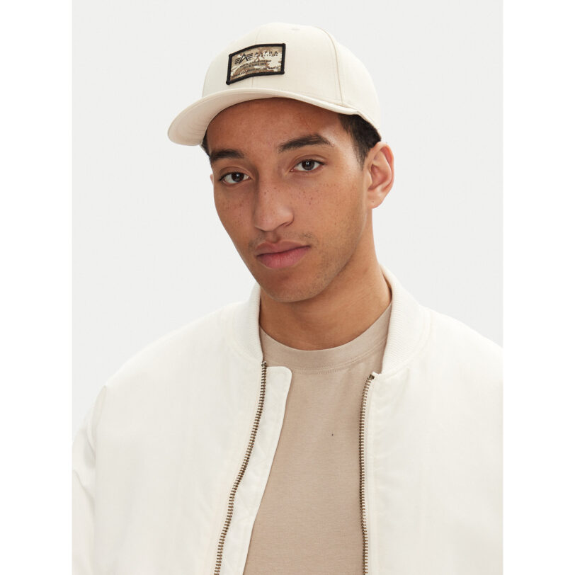 Шапка с козирка Alpha Industries Crew Camo 156903 Екрю цвят на ниска цена