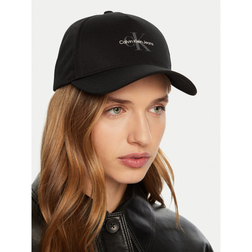 Шапка с козирка Calvin Klein Jeans K60K613056 Черен цвят на ниска цена