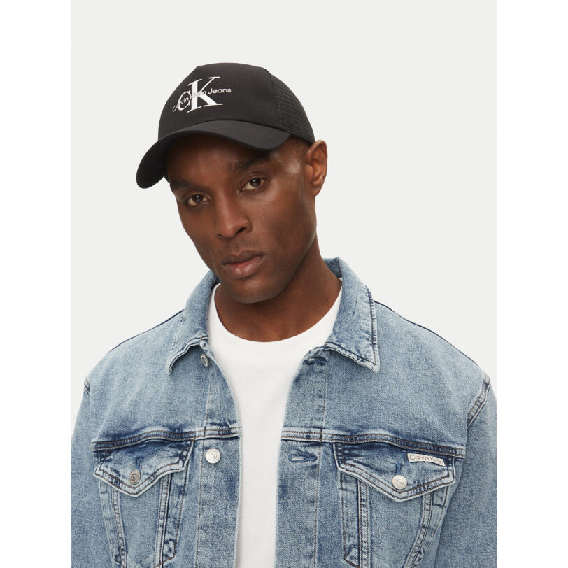 Шапка с козирка Calvin Klein Jeans Monologo LV04G5065G Черен цвят на ниска цена