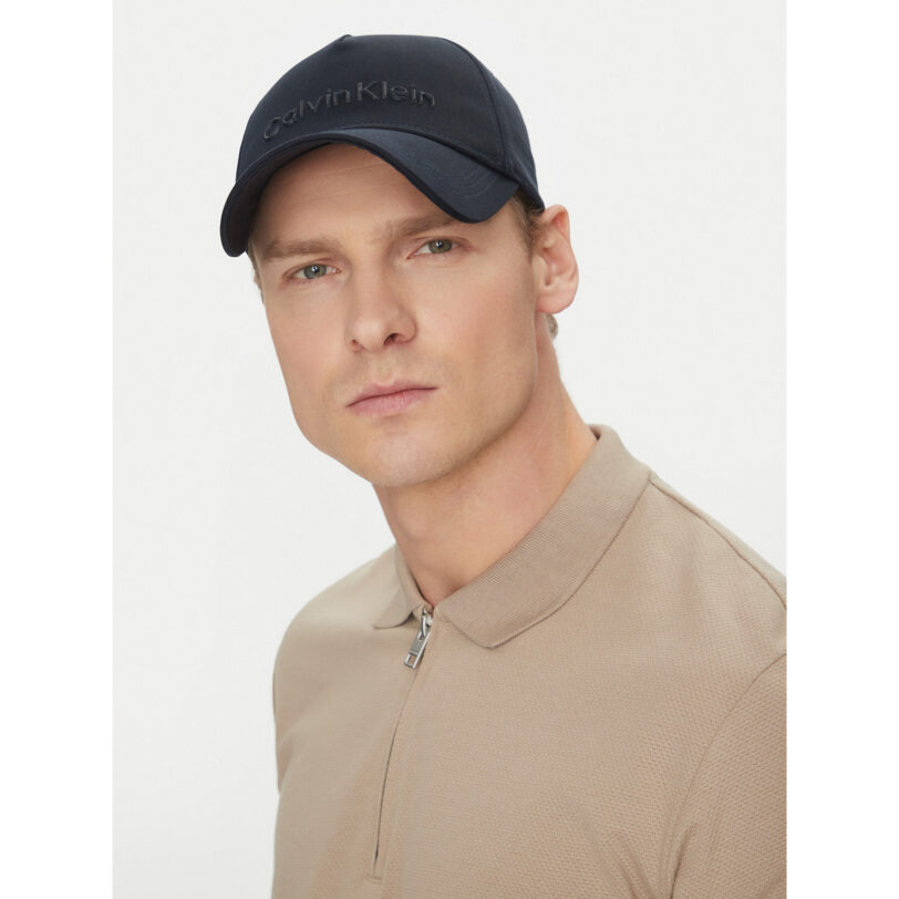 Шапка с козирка Calvin Klein K50K511987 Тъмносин цвят на ниска цена
