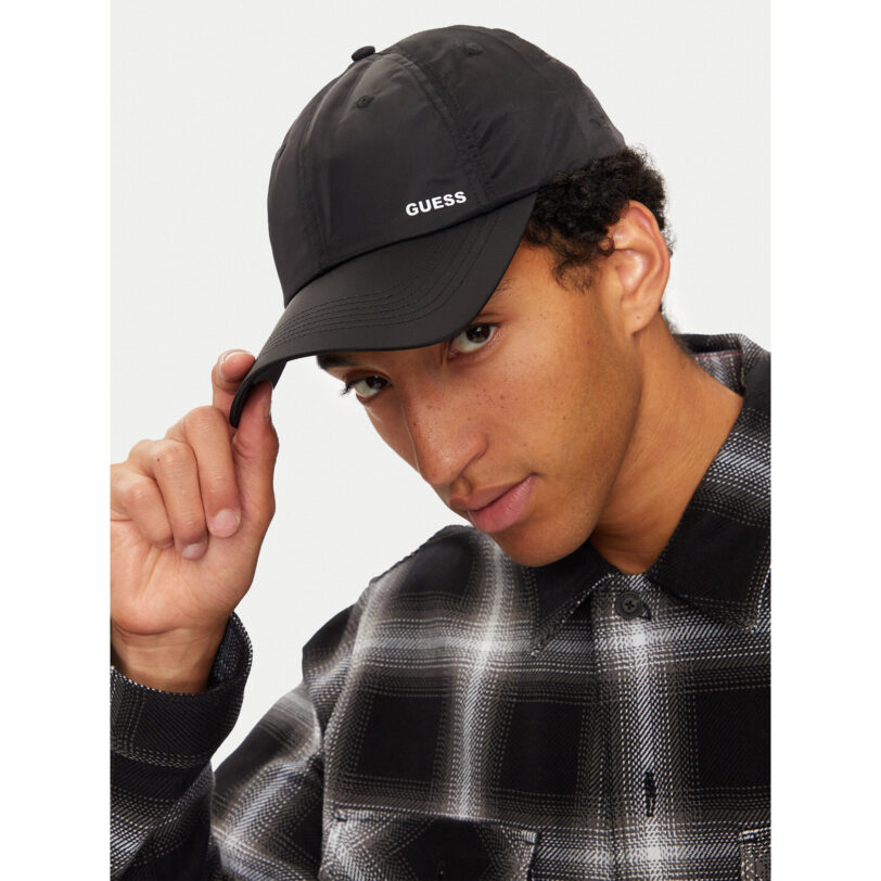 Шапка с козирка Guess AM9415 NYL01 Черен цвят на ниска цена