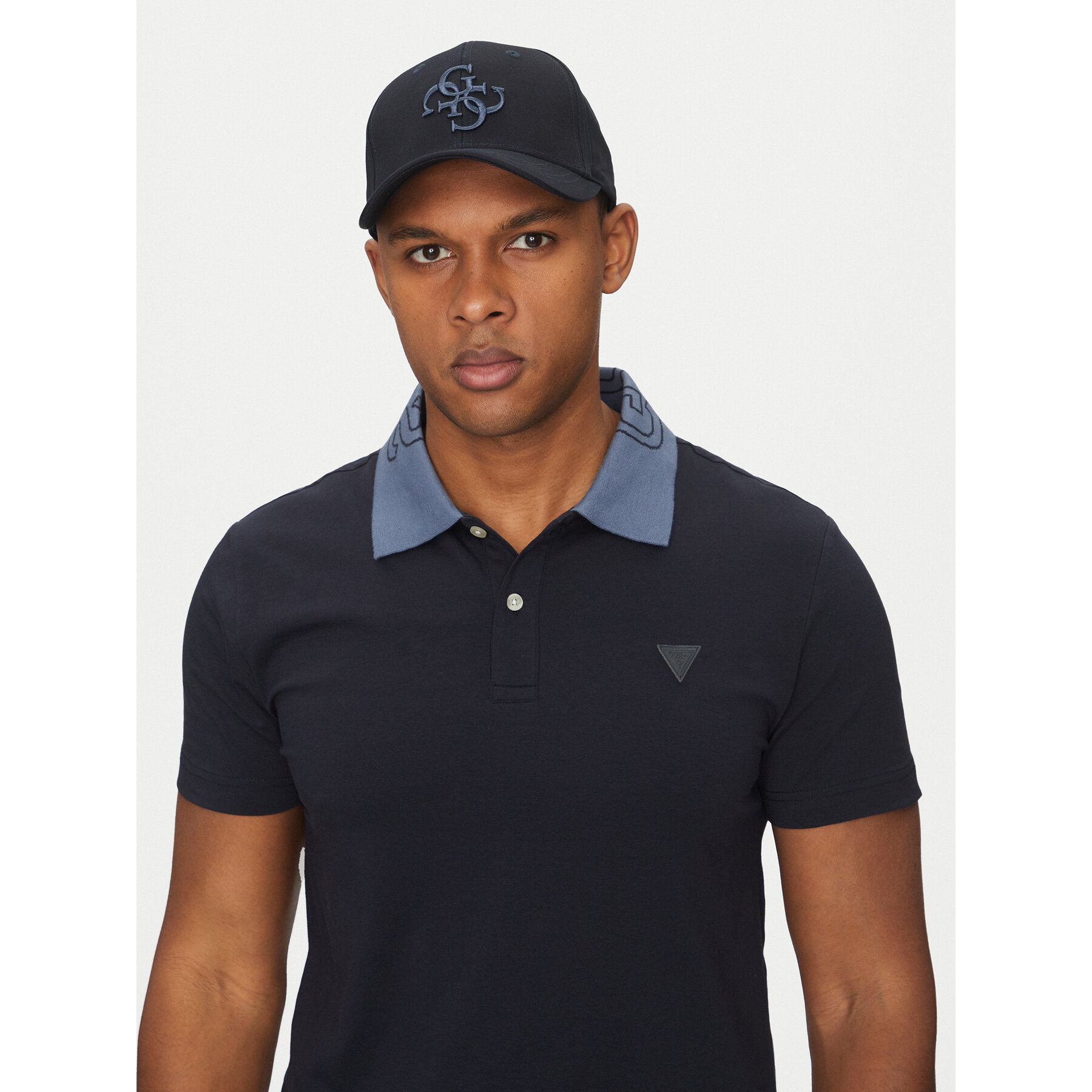 Шапка с козирка Guess M5GZ07 WO07T Тъмносин цвят на ниска цена