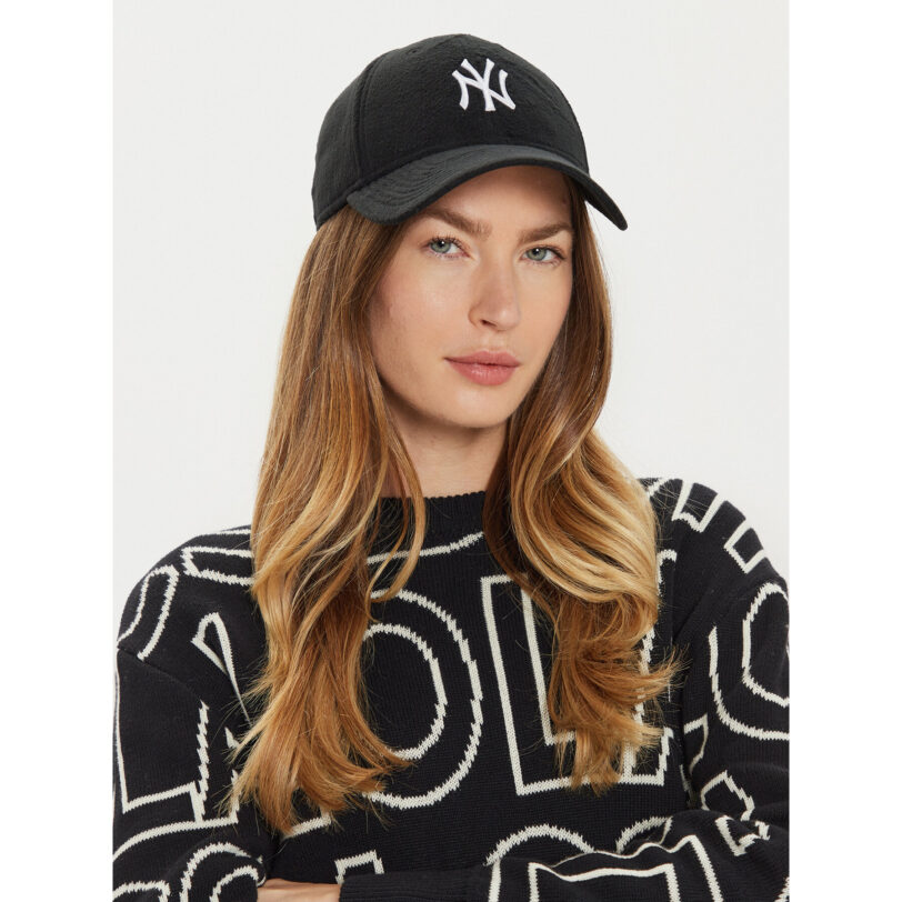 Шапка с козирка New Era Cosy New York Yankees 60565258 Черен цвят на ниска цена