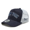 Шапка с козирка New Era Team Script Trucker Nyy 60364216 Черен цвят на ниска цена