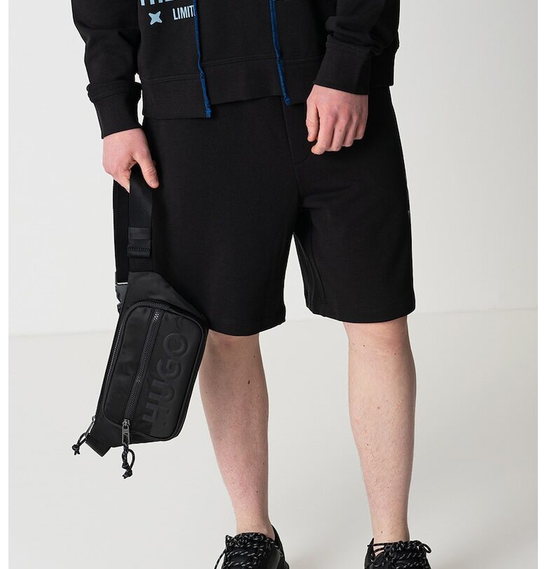 Бермуди с връзка и лого HUGO