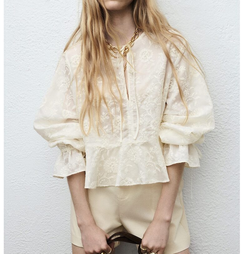 Блуза с овално деколте Mango