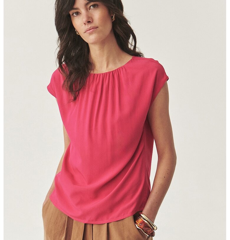 Блуза с овално деколте и набирания - Ягодово червено - Tatuum