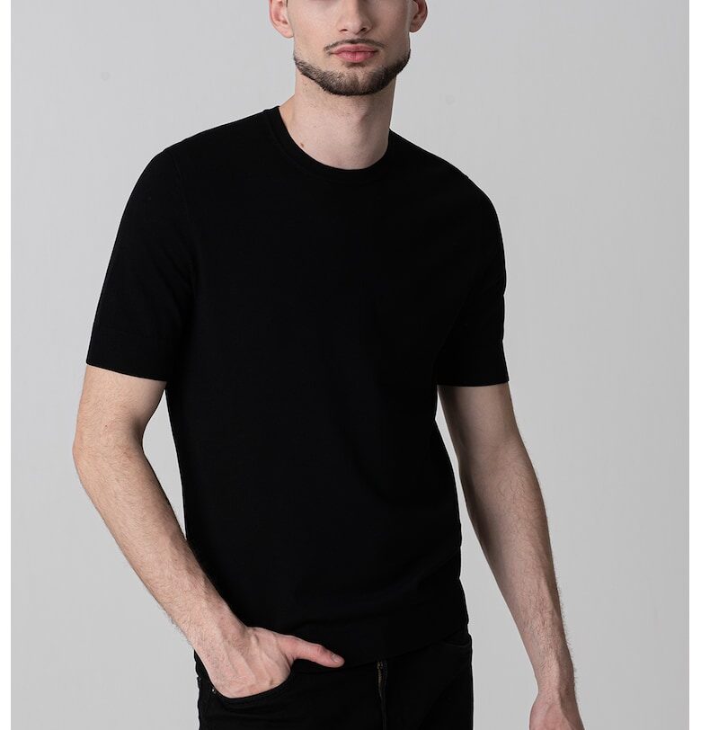 Вталена тениска с овално деколте HUGO