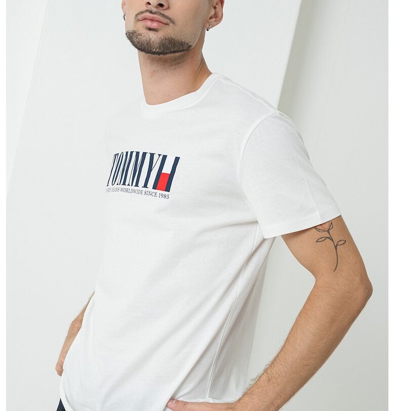 Десенирана тениска с овално деколте и лого Tommy Jeans