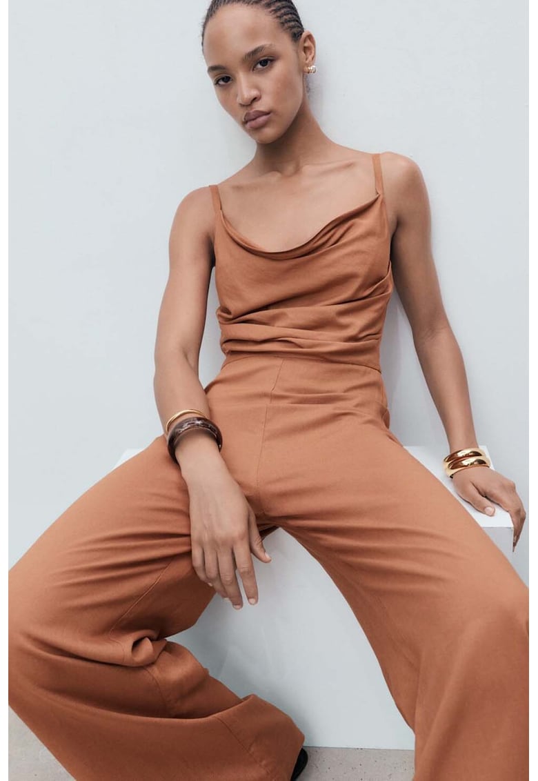 Дълъг гащеризон с набрано деколте Mango