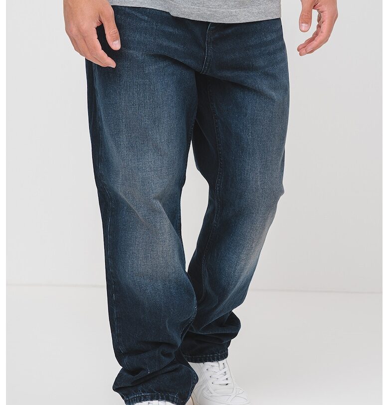 Дънки със свободна кройка и копчета HUGO