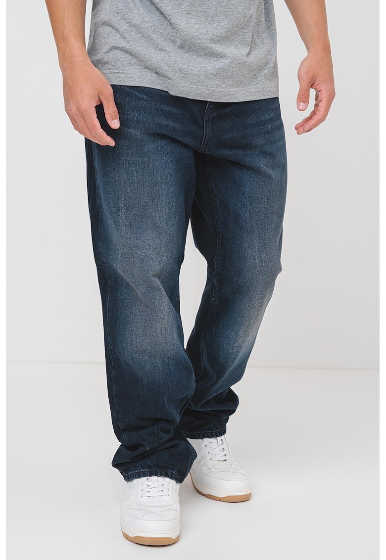 Дънки със свободна кройка и копчета HUGO