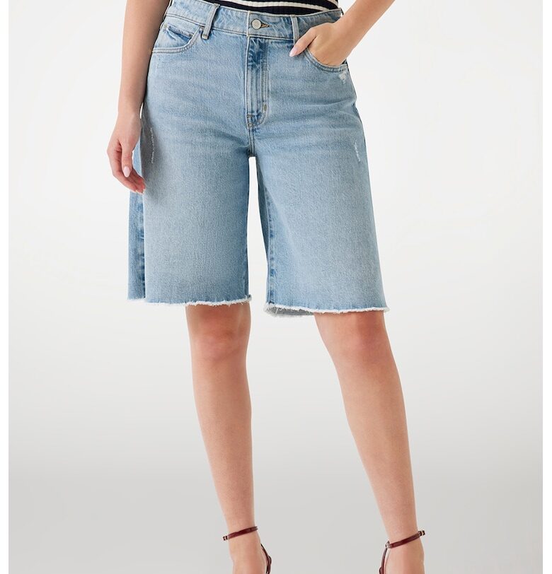 Дънкови бермуди с незавършен подгъв GUESS