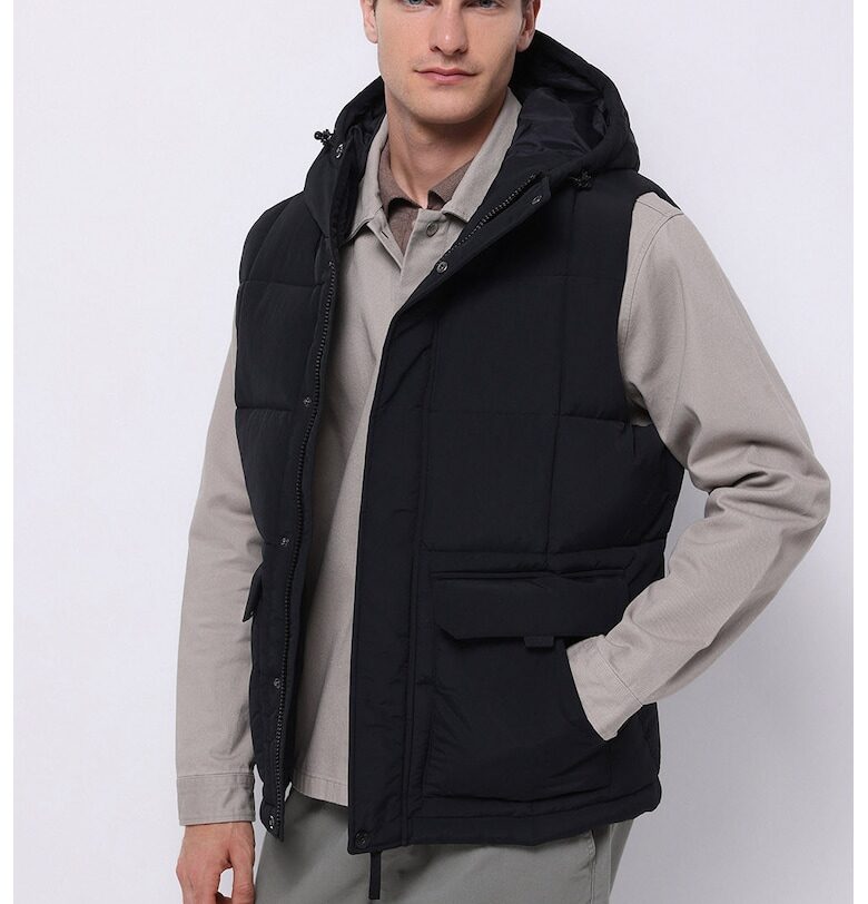 Елек с висока яка COLINS