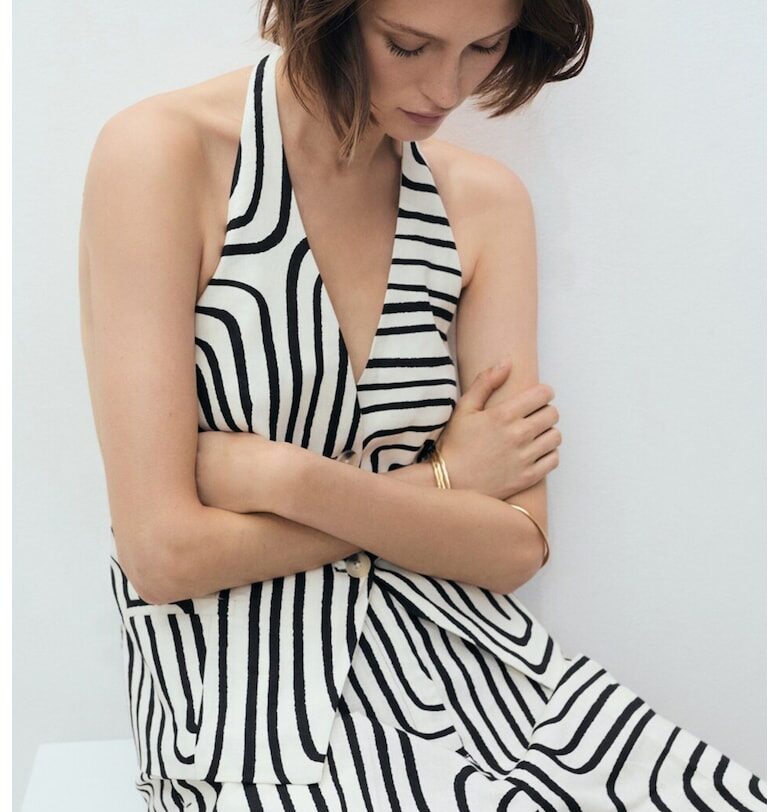 Елек с изрязан гръб и принт Mango