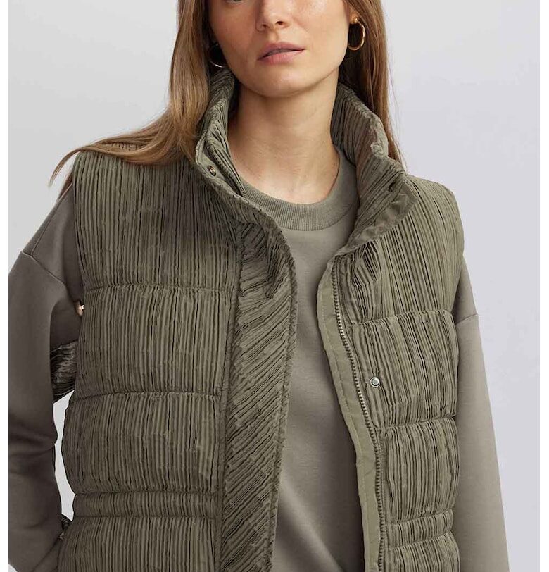 Капитониран елек с релеф Ipekyol