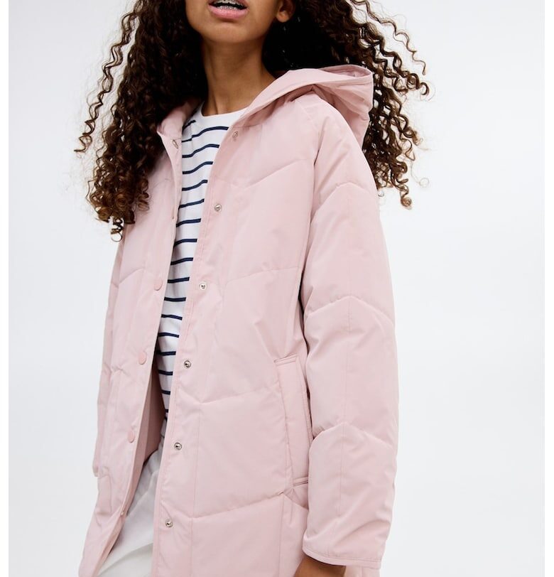 Капитонирано яке с качулка Mango