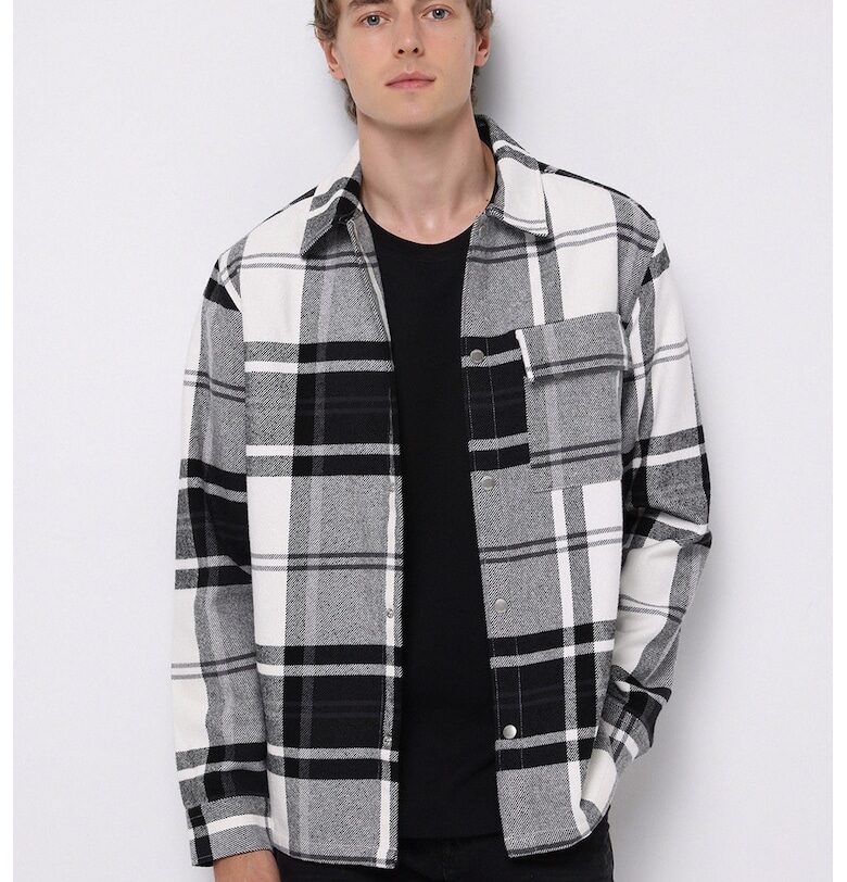 Кариран шакет с капси и джоб на гърдите COLINS