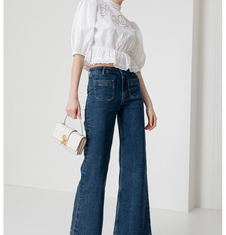 Къса блуза с бродерия Gina Tricot