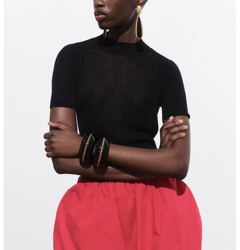 Къса тнеиска по тялото Mango