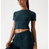 Къса фитнес тениска GUESS
