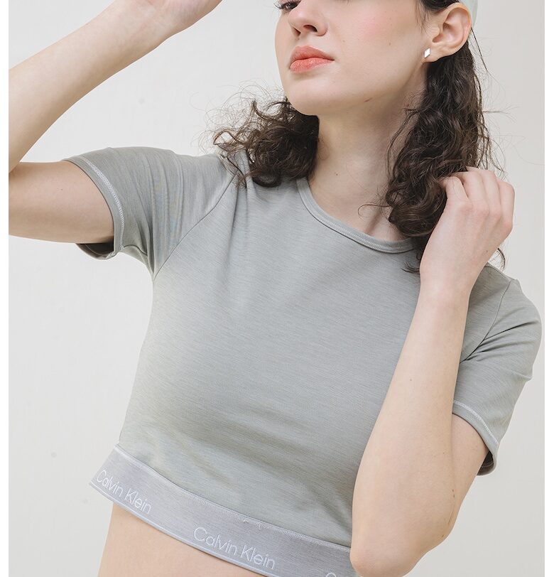 Къса фитнес тениска с лого CALVIN KLEIN