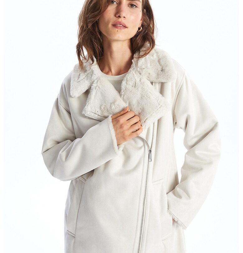 Късо зимно яке с яка от еко пух LC WAIKIKI