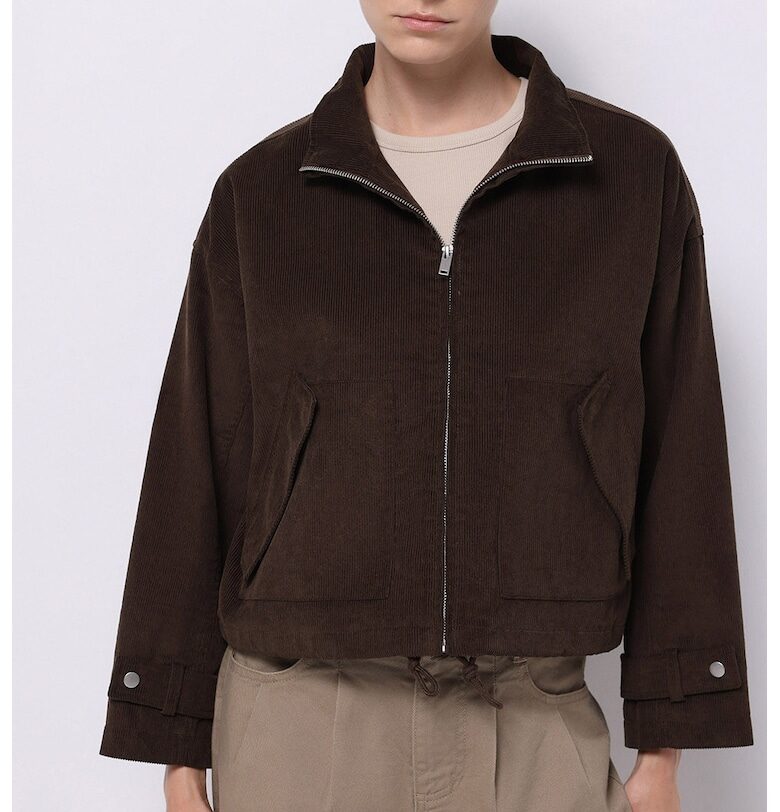 Късо свободно яке с цип COLINS