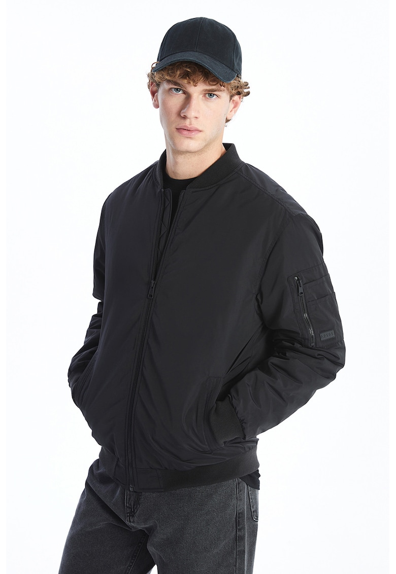 Леко подплатено яке бомбър LC WAIKIKI