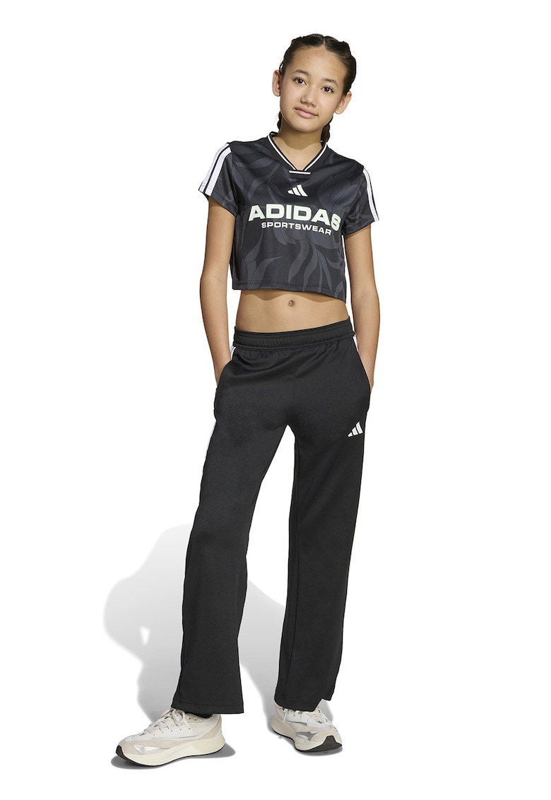 Леко разкроен спортен панталон с джобове adidas Sportswear