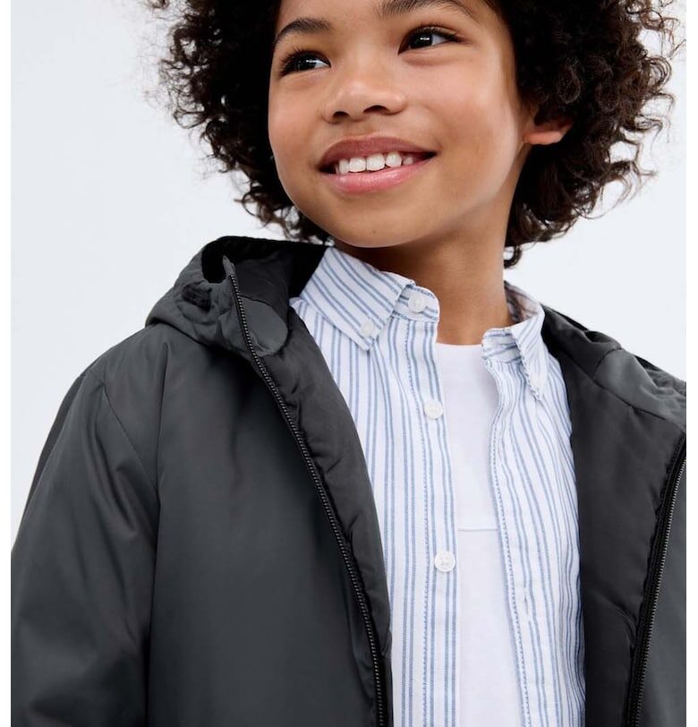 Непромокаемо яке с вътрешна табелка за името Mango